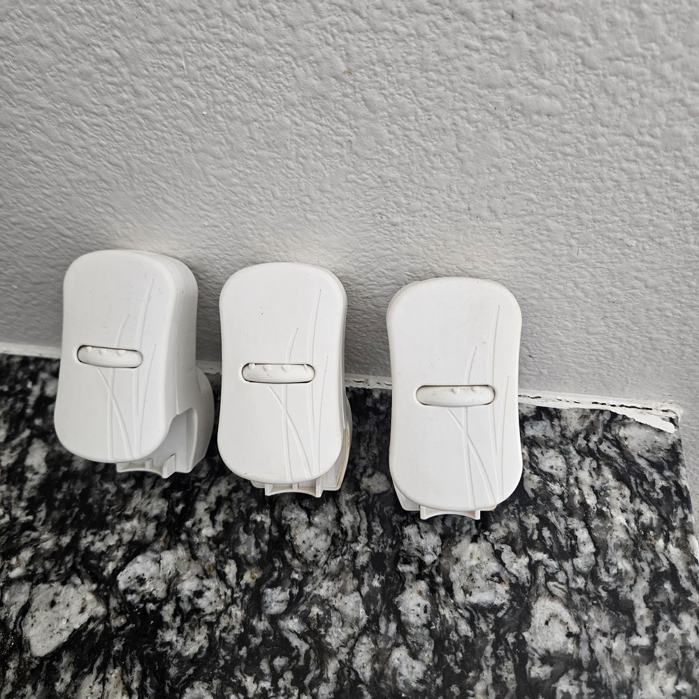 Glade PlugIns Scented Oil Warmers white lot of 3 wall plug in